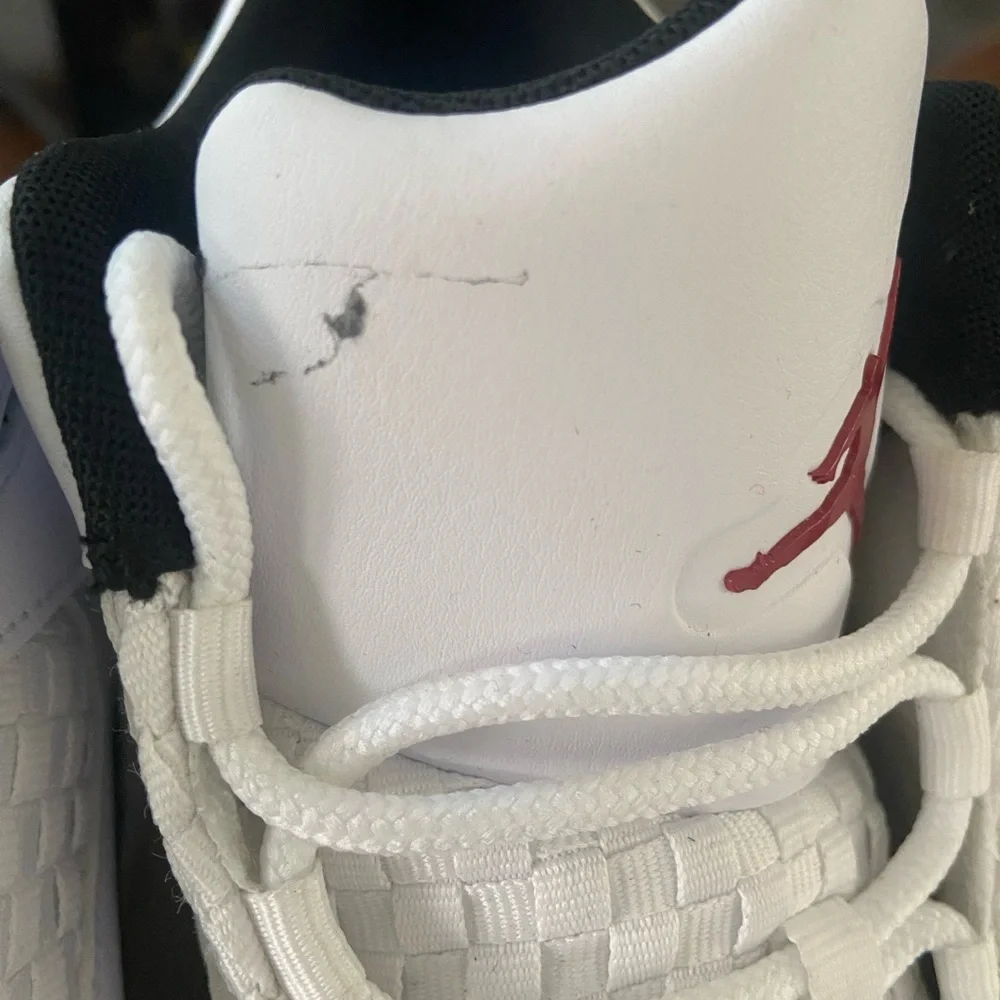 Men's Jordan Max Aura 2 Mid Sneakers